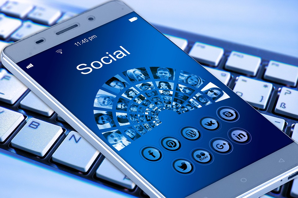 mobile-phone-social media